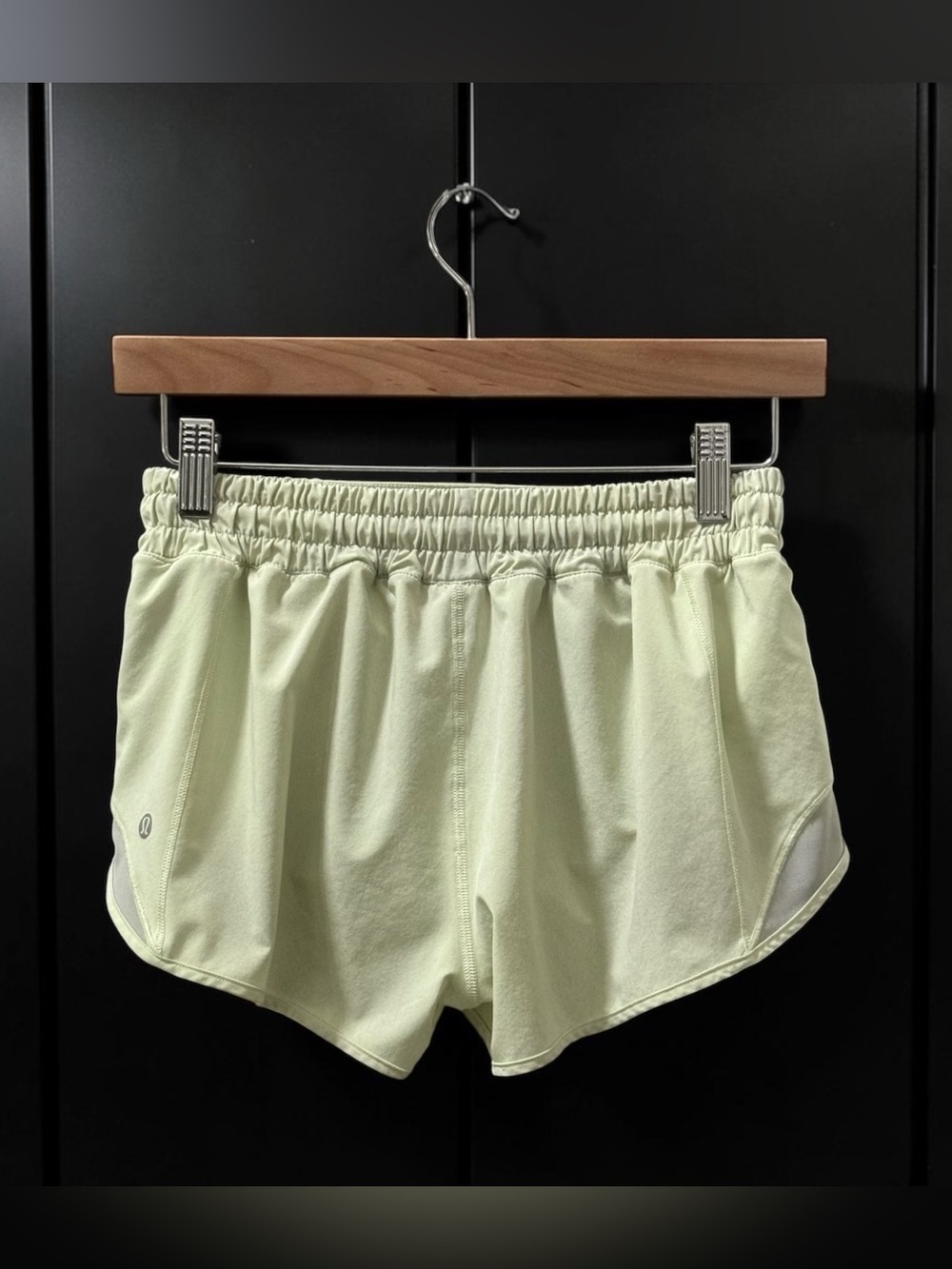 Lululemon Women’s Light Green Performance Running Shorts! Size 6! - Picture 2 of 5